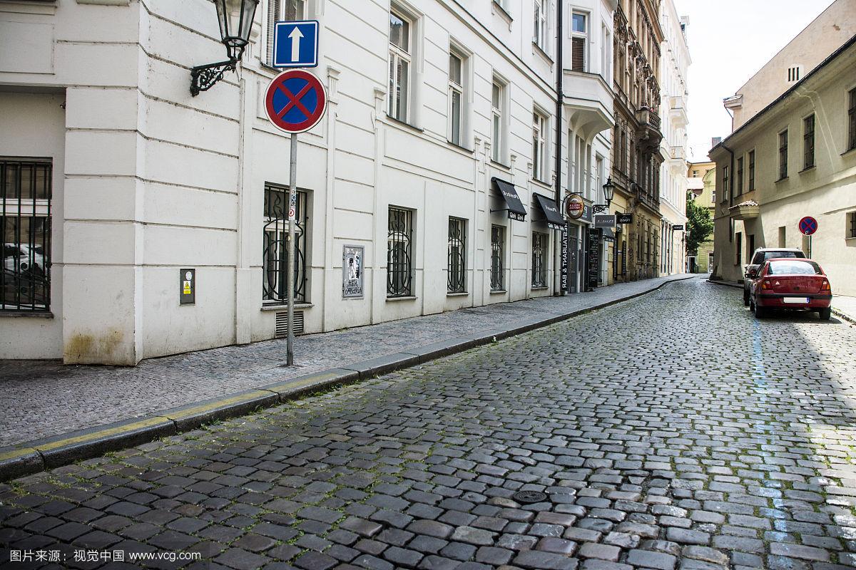 如何设计小程序的导航和页面结构？